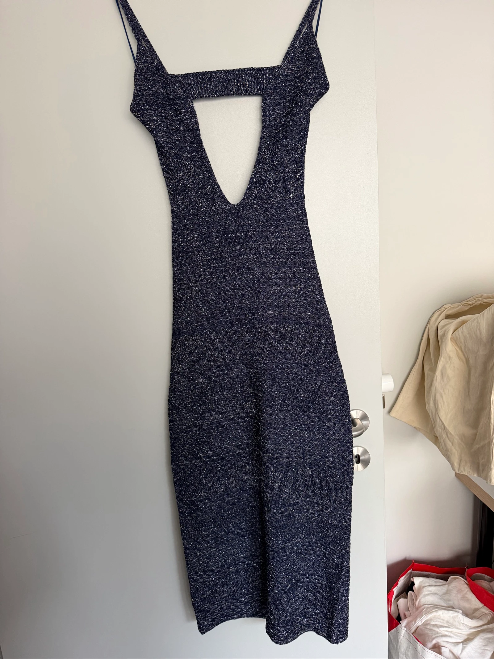 Robe Zara décollée bleu marine scintillante – Taille S – Neuve